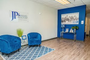 JPAR® Real Estate – Arlington Waiting Area