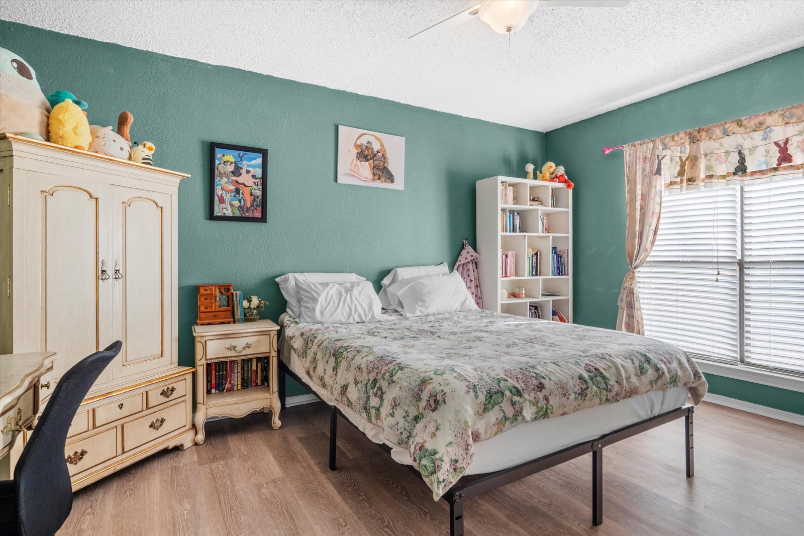 16-1613 St James Dr-16 Secondary bedroom with ceiling fan, wood-look flooring, and neutral color palette at 1613 Saint James Drive.